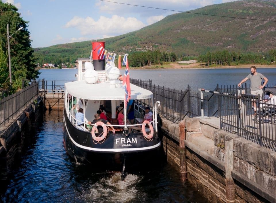 The route: islands, locks and silence